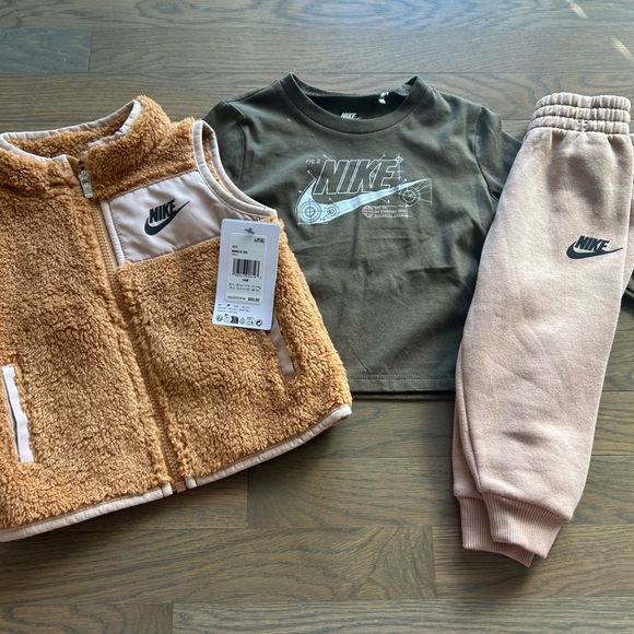 NWT Nike 3 Piece Set size 18 months